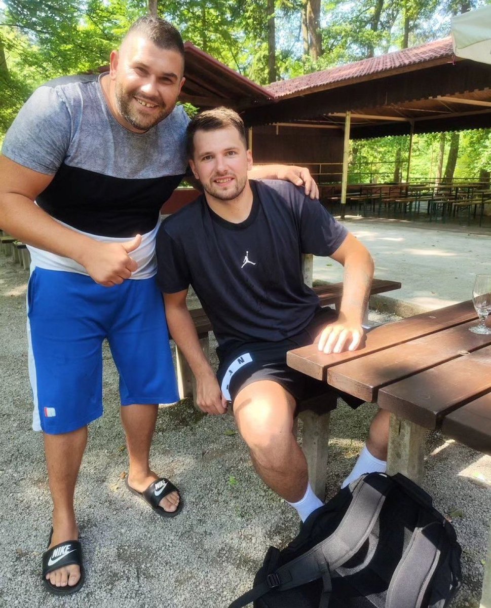 BronGotIt's tweet photo. A recent picture of Luka and a fan in Slovenia

Luka looks like he’s taking the offseason very seriously this summer 👀👀 https://t.co/in5aLas0g4