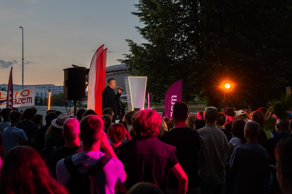 Wczoraj w Katowicach w ramach #LatozRazem wraz z Adrianem Zandbergiem, Maciejem Koniecznym oraz lokalnymi społecznikami na terenach dawnego OPT zorganizowaliśmy konferencję prasową ws. zabudowy deweloperskiej na terenie Parku Śląskiego. Nie ma naszej zgody na niszczenie tego
