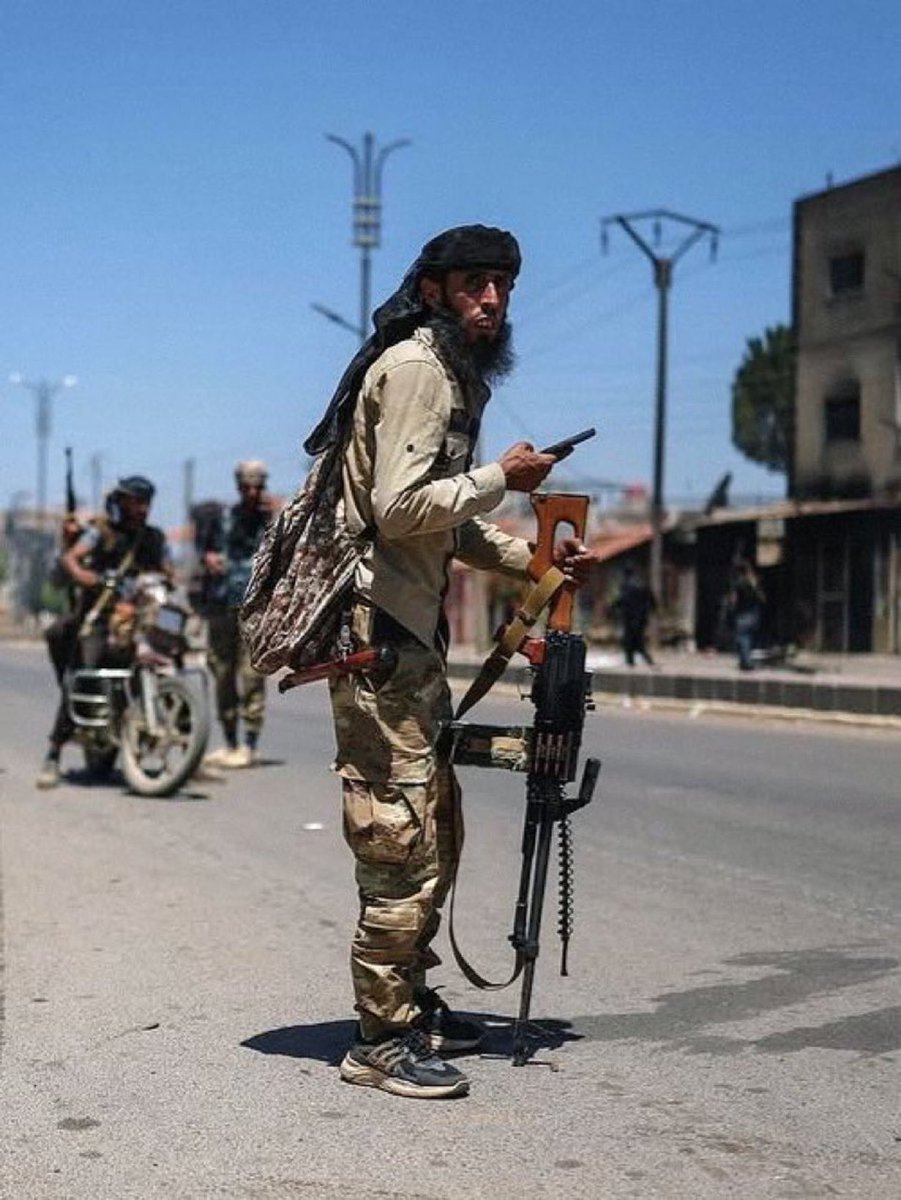 قال رسول الله صلَّى الله عليه وسلم:
"رُبَّ أشعثَ مدفوع بالأبواب لو أقسم على الله لأبره" (رواه مسلم)
#السويداء #دمشق #الشرع