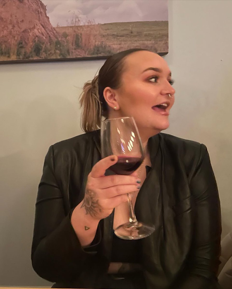 Angela_Defea11's tweet image. god I love a good dinner date with the girlies