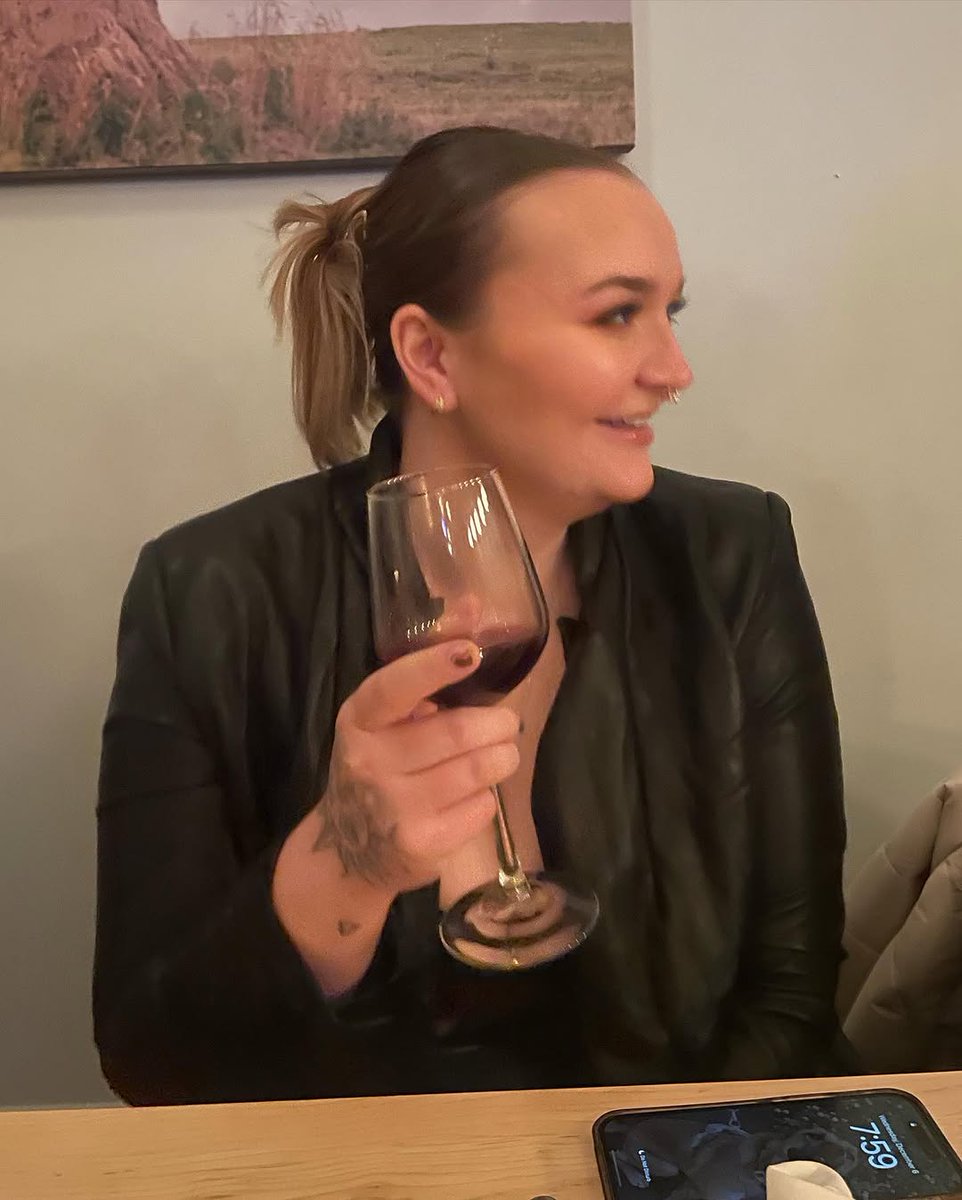 Angela_Defea11's tweet image. god I love a good dinner date with the girlies