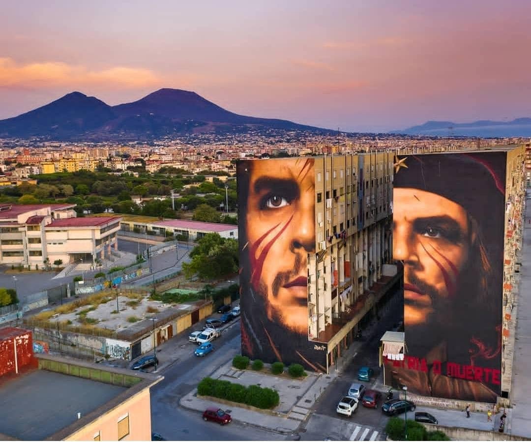 Davidem281's tweet image. El mural al #CheGuevara en la ciudad de #Napoli (#Italia).
