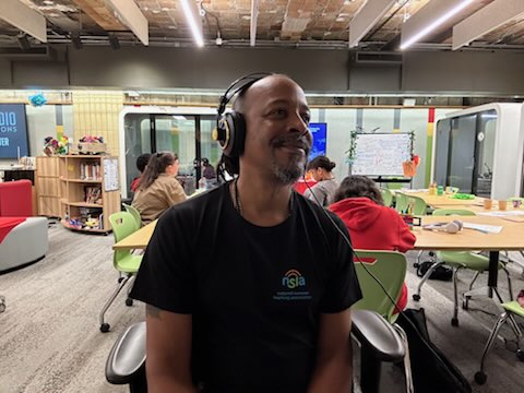 summerlearning's tweet image. A great visit to @SLBRadio Youth Media Center in Pittsburgh, PA!
From RADcast summer camps to Open Studio meet ups, SLB provides equipment, mentorship, stipends, and bus passes. Thank you for empowering the next generation of storytellers and helping #KeepKidsLearning! #50in50