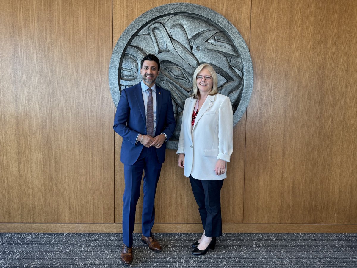 MSidhuLiberal's tweet image. Les aéroports ne servent pas qu'à voyager - ce sont aussi des centres commerciaux et économiques essentiels.
L'aéroport #YVR emploie directement 26 500 personnes et soutient plus de 100 000 autres emplois en Colombie-Britannique dans des secteurs tels que le tourisme,…