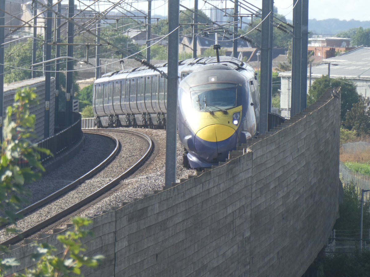JRailVolunteer's tweet image. A @EurostarUK class 374 as a well as four @Se_Railway class 395s passing Rainham (Essex) on HS1.