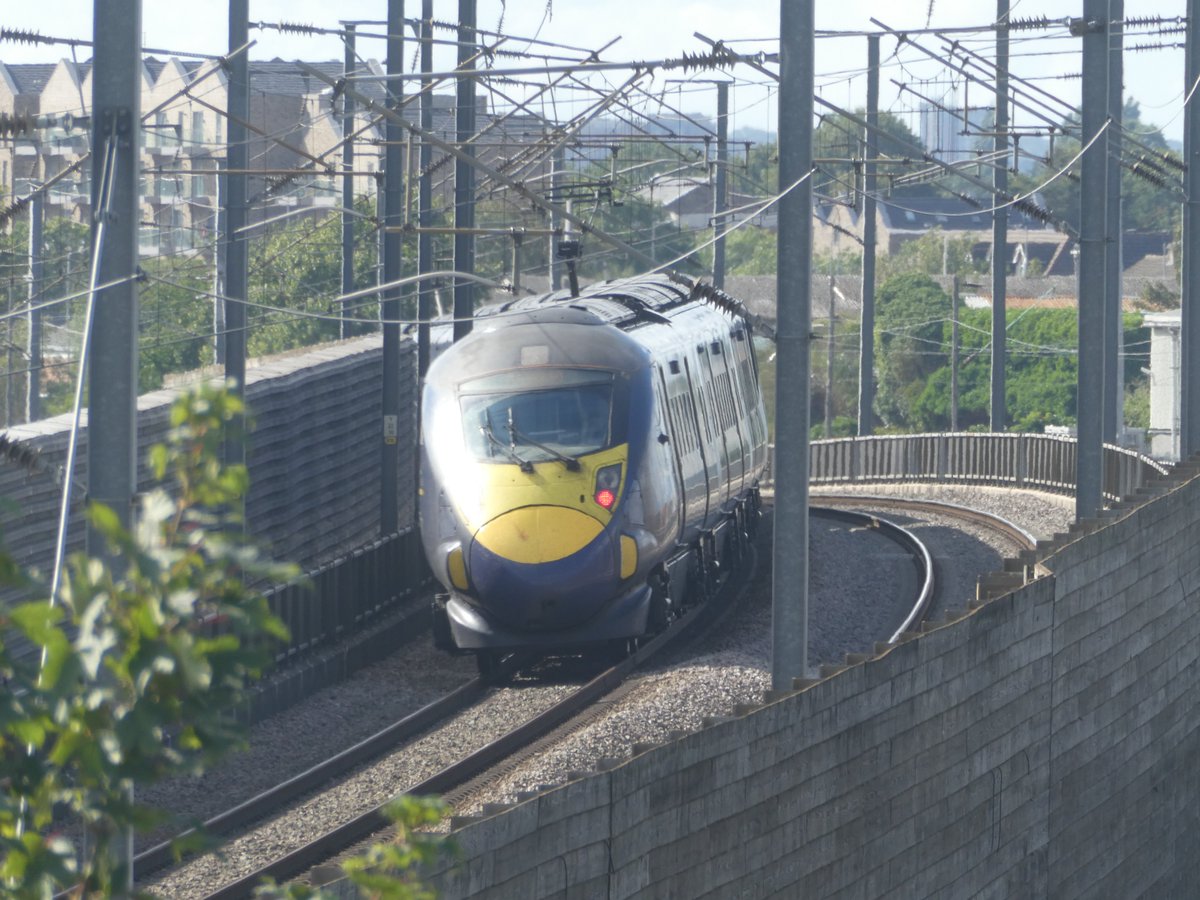 JRailVolunteer's tweet image. A @EurostarUK class 374 as a well as four @Se_Railway class 395s passing Rainham (Essex) on HS1.