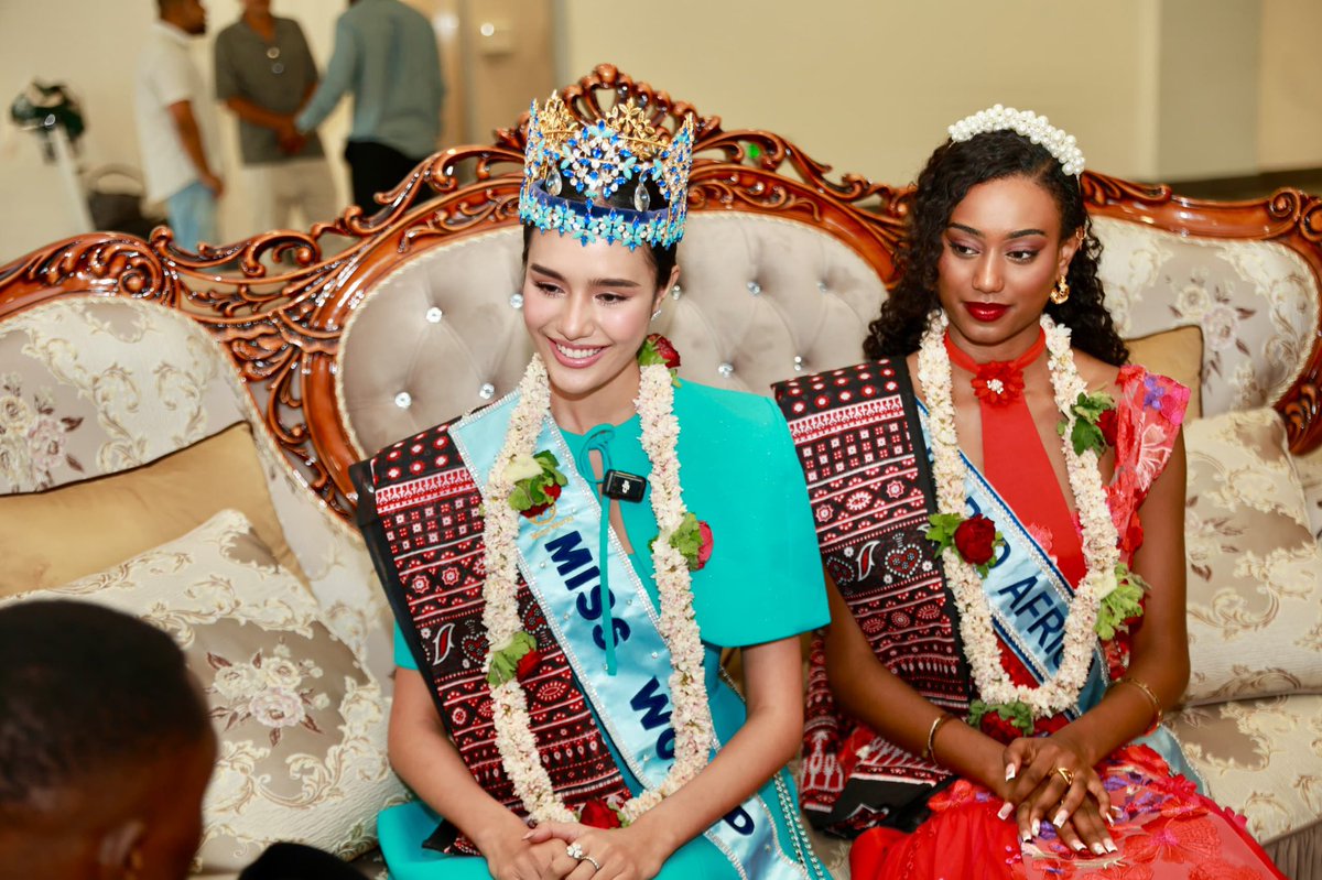 Ministry of Tourism and Heritage (@tourism_heritag) on Twitter photo Katibu Mkuu Wizara ya Utalii na Mambo ya Kale Zanzibar Dkt. Aboud Suleiman Jumbe Ameshiriki katika Mapokezi ya Miss World 2025 <a href="/Opalsuchaaata/">Opal Suchata (āđāļāļāļāļĨ āļŠāļļāļāļēāļāļē)</a> na Miss World Africa 2025 Hasset Dereje - Ethiopian waliofika katika Kiwanja cha ndege cha Kimataifa Abeid Aman Karume .
Aidha, mbali na Katibu Mkuu Wizara ya Utalii na Mambo ya Kale Zanzibar Dkt. Aboud Suleiman Jumbe Ameshiriki katika Mapokezi ya Miss World 2025 <a href="/Opalsuchaaata/">Opal Suchata (āđāļāļāļāļĨ āļŠāļļāļāļēāļāļē)</a> na Miss World Africa 2025 Hasset Dereje - Ethiopian waliofika katika Kiwanja cha ndege cha Kimataifa Abeid Aman Karume .
Aidha, mbali na