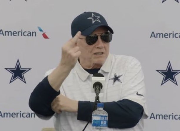 E_TheCowboysFan's tweet image. Jerry Jones when asked if he’s gonna pay Micah Parsons what he’s worth: