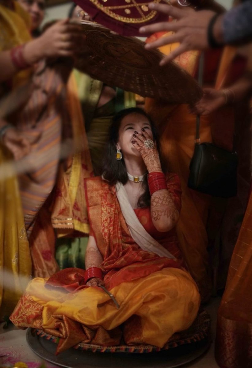 Oksii33's tweet image. So at the Indian wedding, there was this ceremony called Haldi, where relatives put spices on you using leaves (just a little bit). I was surrounded by so many people I could barely move. When his cousins asked, “How do you feel?” I joked, “Like a duck that’s getting marinated.…