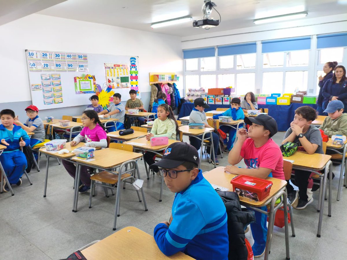 CONAFBiobio's tweet image. 📍#Arauco| Realizamos una jornada de educación ambiental con estudiantes de la Escuela Brisas del Mar, en Caleta Tubul. 🌿🌊
Aprendieron sobre la importancia del bosque nativo y la prevención de incendios forestales.
Iniciativa junto al programa #QuieroMiBarrio del @minvubiobio