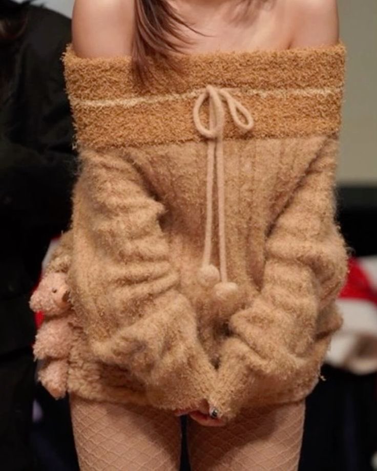 dollbodydoesoul's tweet image. little reminder for the hotties...
shop your winter clothing on second hand apps now because most people will accept offers, have discounted items etc. because the clothes aren't in season and they'll be wanting to get rid of them faster!!