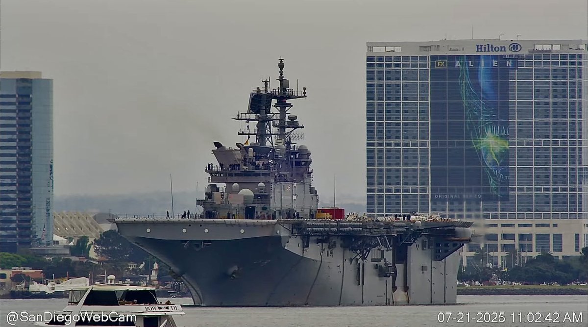 WarshipCam's tweet image. USS Makin Island (LHD 8) Wasp-class amphibious assault ship leaving San Diego - July 21, 2025
SRC: YT- SanDiegoWebCam