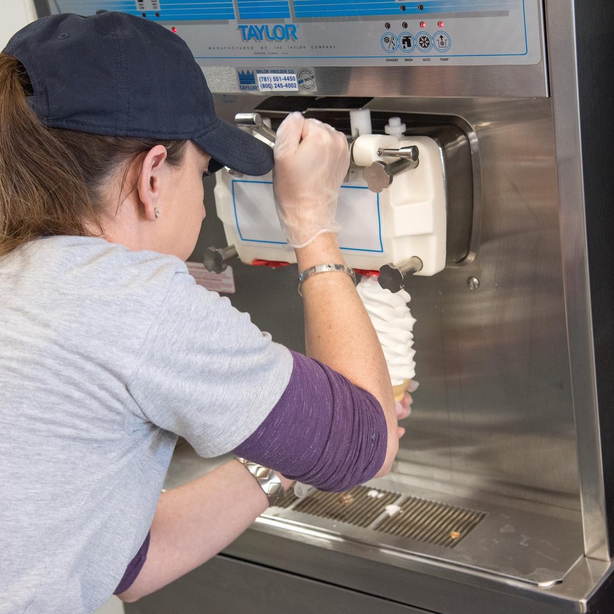 RetailersofMA's tweet image. Meet Our Member: Truly’s
Summer days call for Truly's! This family-owned favorite has been serving homemade ice cream and fresh-baked treats since 1989, creating sweet moments for the community.
Learn more: trulys.com
