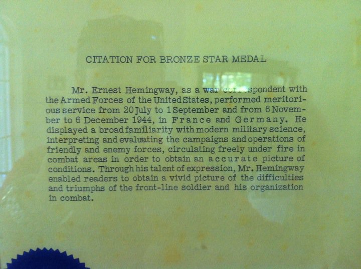 AUSAorg's tweet image. Happy birthday to Ernest Hemingway, born #OTD in 1899, to whom the @usarmy awarded a Bronze Star for "circulating freely under fire in combat areas in order to obtain an accurate picture of conditions" during #WWII in France. This citation is displayed in his Key West home.