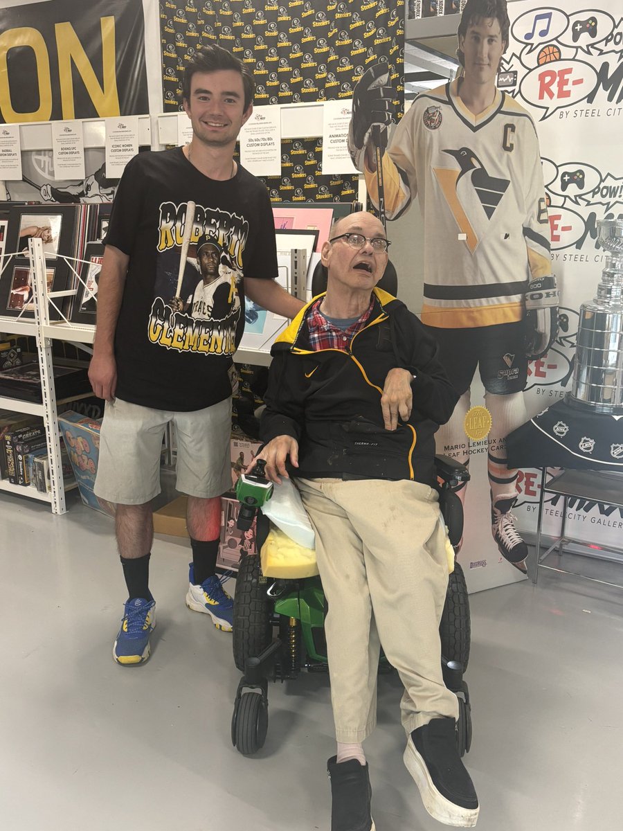 AustinRBechtold's tweet image. On Saturday, I had the honor of meeting and talking baseball with the great Chuck in Uniontown.
Thanks to Steel City Galleries for setting up the event and highlighting Chuck.
As we talked, Chuck kept bringing up the 2015 Royals as the blueprint. I hope they build it for him.🏴☠️