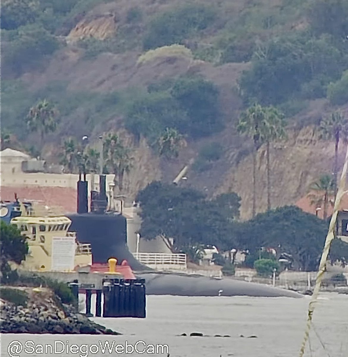 WarshipCam's tweet image. USS Jimmy Carter (SSN 23) Seawolf-class attack submarine doing a quick in/out in San Diego - July 21, 2025
SRC: YT- SanDiegoWebCam