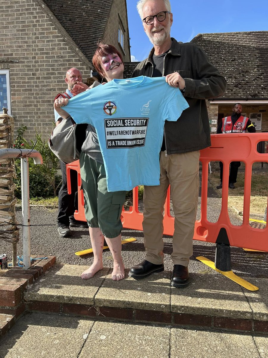 BenClaimant's tweet image. During this years #TolpuddleFestival t-shirts were handed out by @unitetheunion to show solidarity with @Dis_PPL_Protest.
There's been times recently when disabled people have felt alone in our struggle so seeing the band heading the march wearing DPAC t-shirts meant a lot.