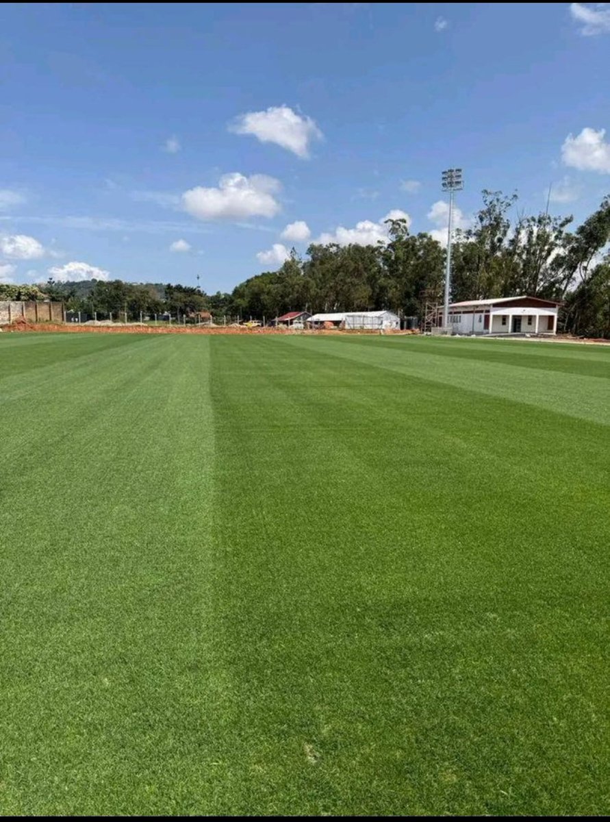 DerrickMutebi54's tweet image. Our Kyambogo training pitch is now complete and ready for CHAN and #AFCON games
#GoldenPosts