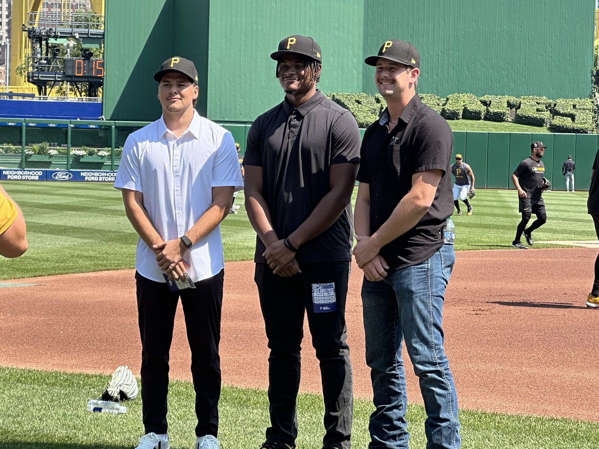 AlexJStumpf's tweet image. Trio of freshly-signed Pirate draft picks are here today. From left to right: 10th rounder SS Matt King, Competitive Round B pick 3 B Murf Gray and 6th rounder RHP Jack Anker