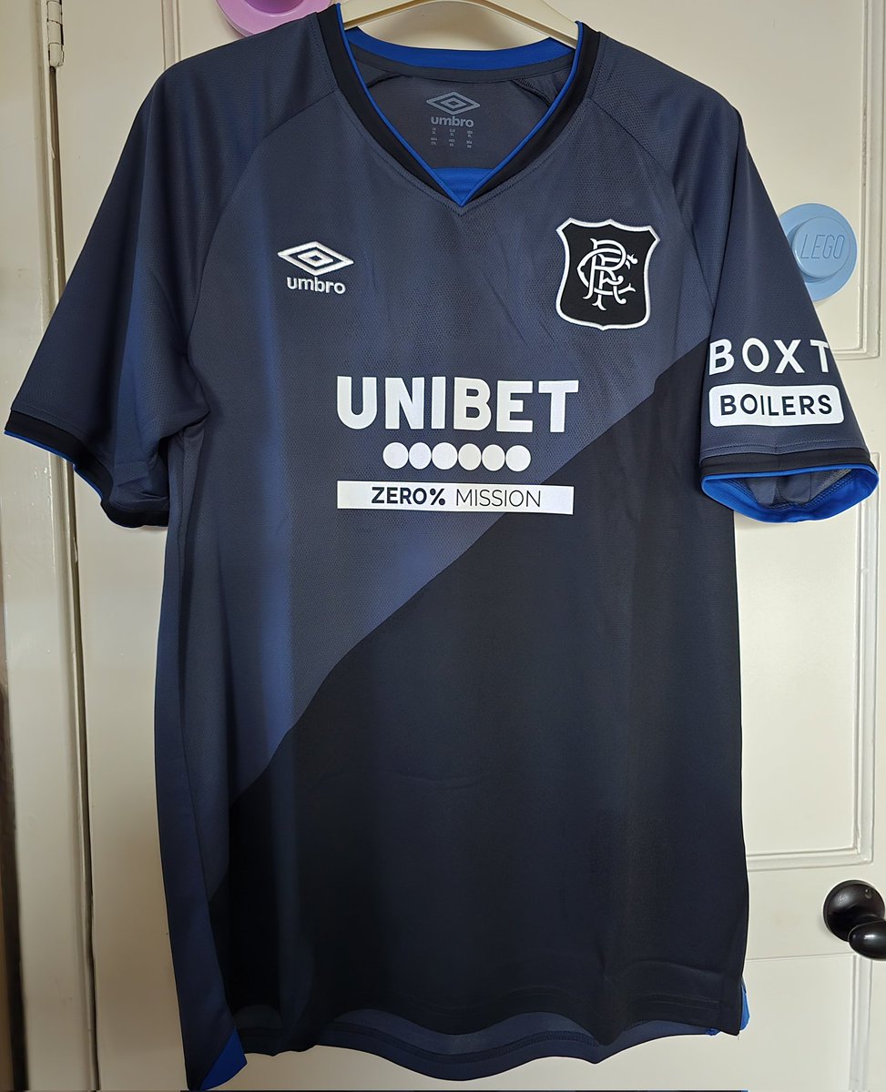 mikeycubed's tweet photo. Massive thanks to @weareboxt and @RangersFC for this cracking 3rd shirt! Love it 👌 🔴⚪🔵

#RangersFC #Boxt https://t.co/tTU0WzKBf2