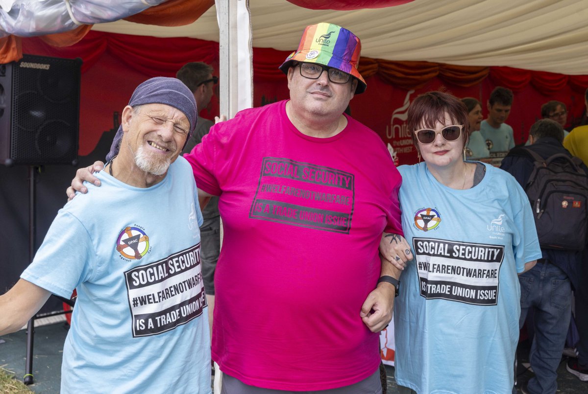 BenClaimant's tweet image. During this years #TolpuddleFestival t-shirts were handed out by @unitetheunion to show solidarity with @Dis_PPL_Protest.
There's been times recently when disabled people have felt alone in our struggle so seeing the band heading the march wearing DPAC t-shirts meant a lot.
