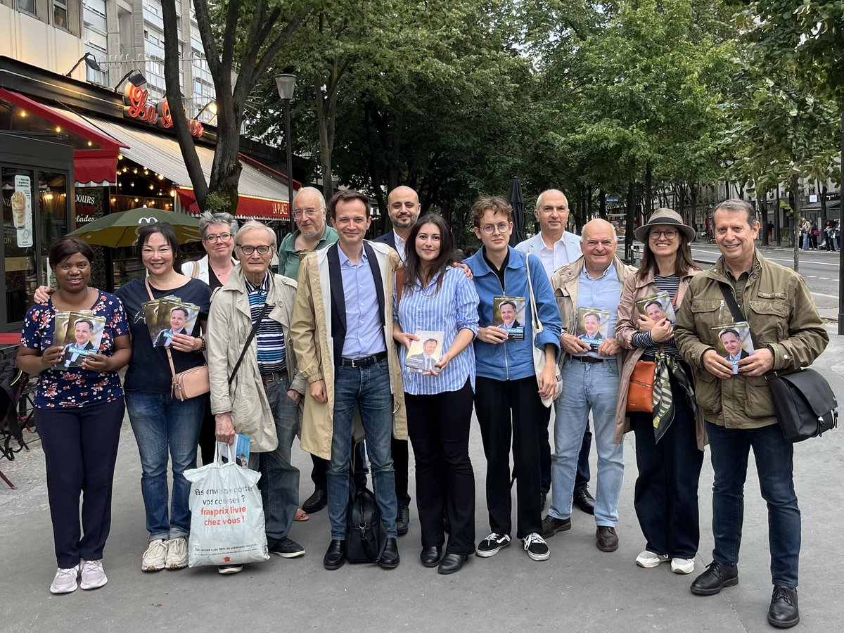 pegah_maleka's tweet image. Avec @pybournazel à l’écoute des habitants de #Paris13 ce lundi soir ☀️

Tout au long de l’été, le Comité @HorizonsParis13 poursuit les actions de terrain, rejoignez-nous avec Pierre-Yves Bournazel pour Paris : Bournazel.paris 🚀