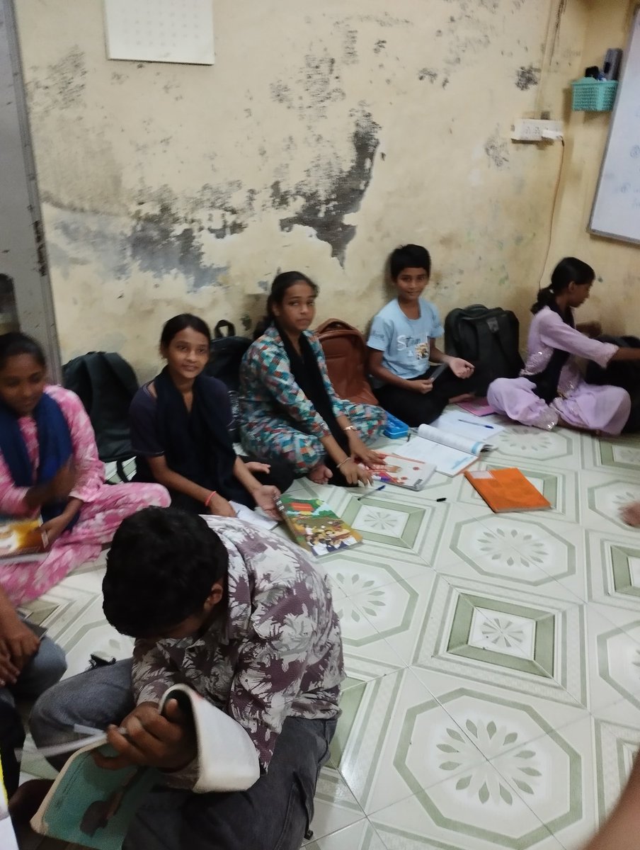 gullyclasses's tweet image. Book donated by our well wisher to Students of #GullyClassesFoundation last Sunday.
Thank you for your support. If you want to support for support you can contact us at 9323263322 or visit gcfindia.in
#Education #book #donation #Mumbai #ngoinmumbai #ngoforeducation