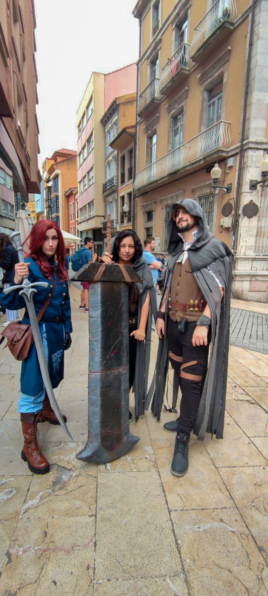 Gracias a la gente por ser tan maja y dejarme chillar sin llamarme loca 🤣❤️
PD: si teneis fotitos con nosotros no estantería poder tenerlas también 🙈