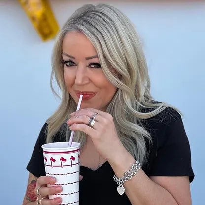 🚨 BREAKING: "In-N-Out: Lynsi Snyder lascia la California per il Tennessee a causa delle difficoltà imprenditoriali"