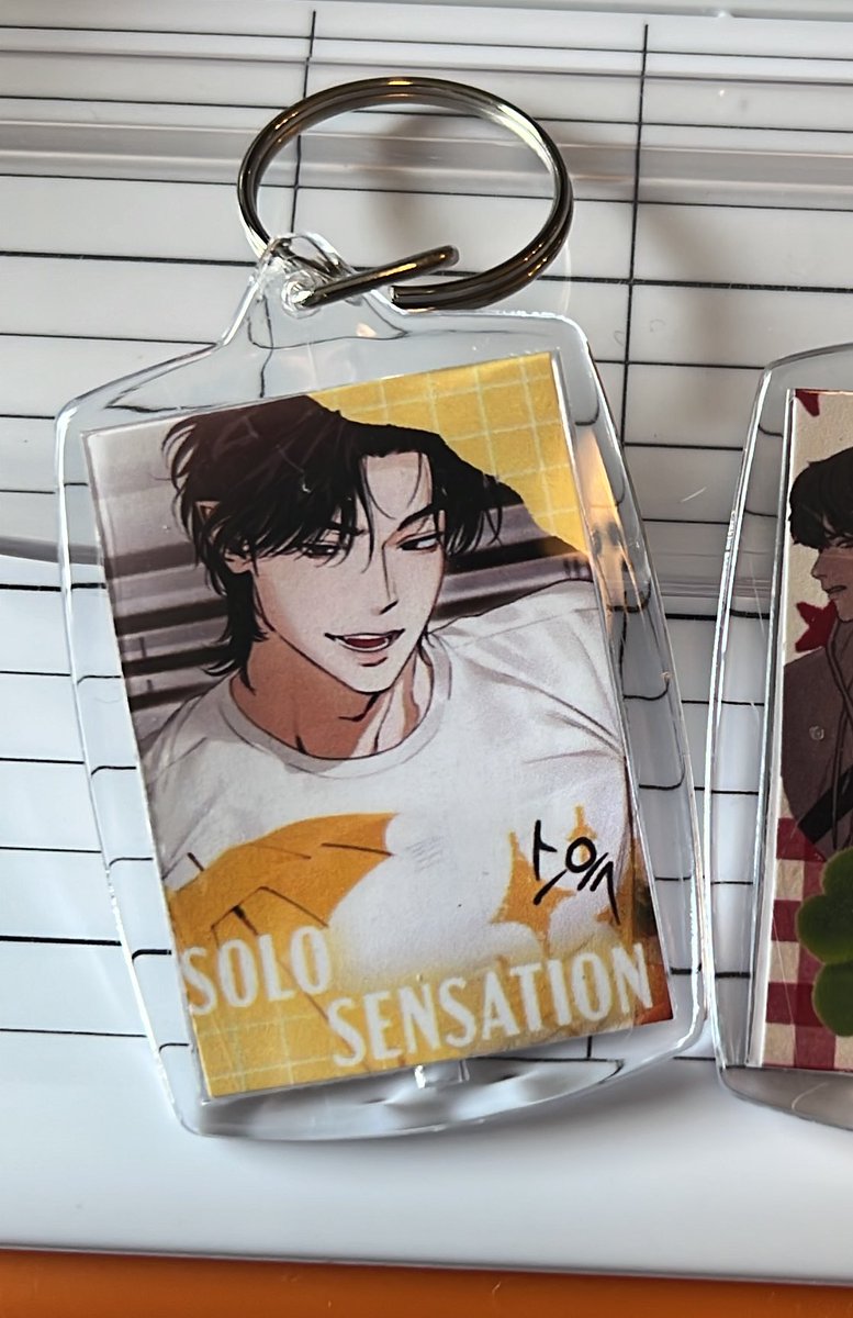 presouls's tweet image. / soooo normal i made a keychain for my oc errrmmm