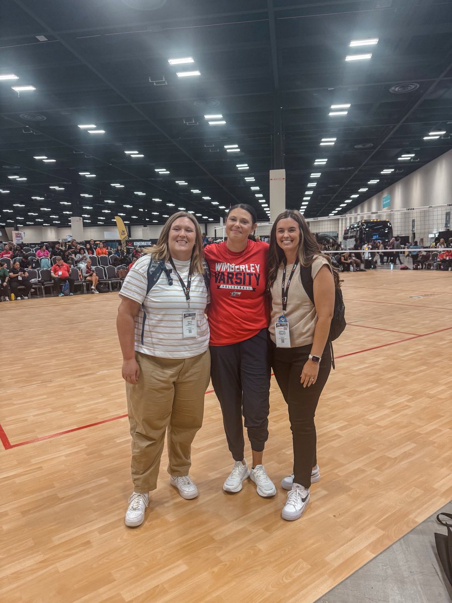 One of the best coaches and friends in the game, what a fun demo <a href="/CoachFletcher23/">Coach Fletcher</a>!! #CoachingSchool <a href="/THSCAcoaches/">THSCA</a> <a href="/CoachBDaily/">Brooke Daily</a>