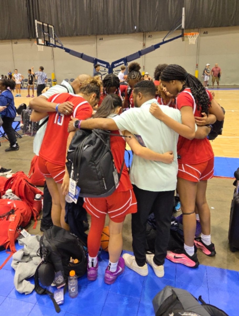 Dear AAU,

Thank you to my parents for all the sacrifices since I was 5, and to the coaches who’ve guided me. Every practice and game shaped who I am today.

Today was my last AAU game an unforgettable chapter with amazing teammates and experiences. I’m grateful for everything!
