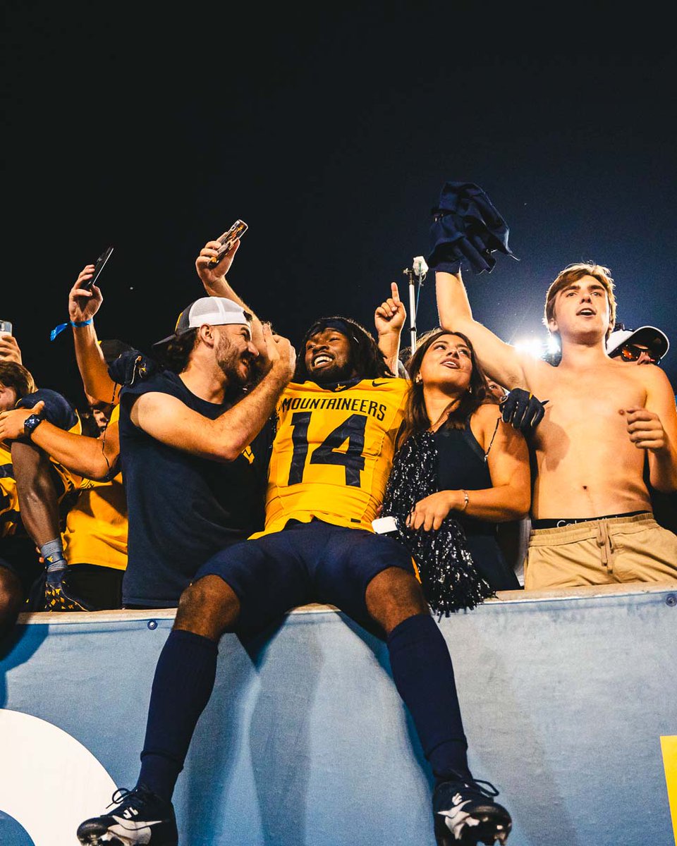 WVUSports's tweet image. Vote for us in USA TODAY's 10BEST Readers' Choice Awards -- 'Best College for Sports Fans' ๐ณ๏ธ
The contest runs through Monday, Aug. 18 โก๏ธ 10best.usatoday.com/awards/west-viโฆ
#HailWV