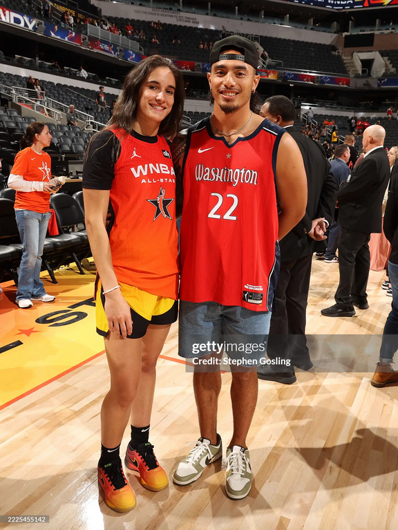 SoniaCitronGOAT's tweet image. Here to distract everyone from the Emma news!!
Soni and Her Man 🤗