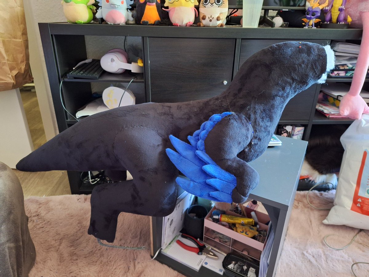 pluesch_puschel's tweet image. Fellow Monster Hunter community, guess what I'm working on 👀🐓