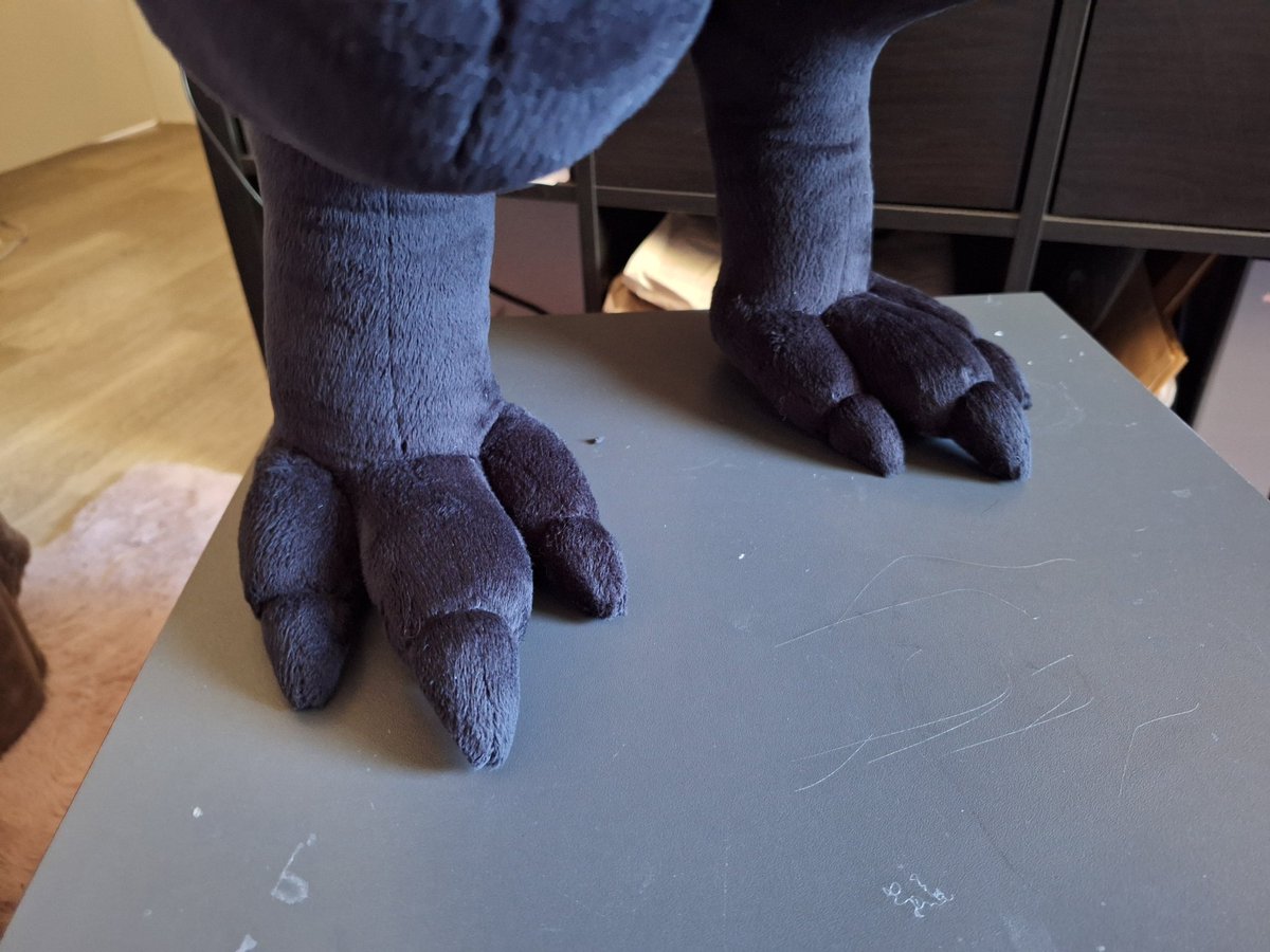 pluesch_puschel's tweet image. Fellow Monster Hunter community, guess what I'm working on 👀🐓
