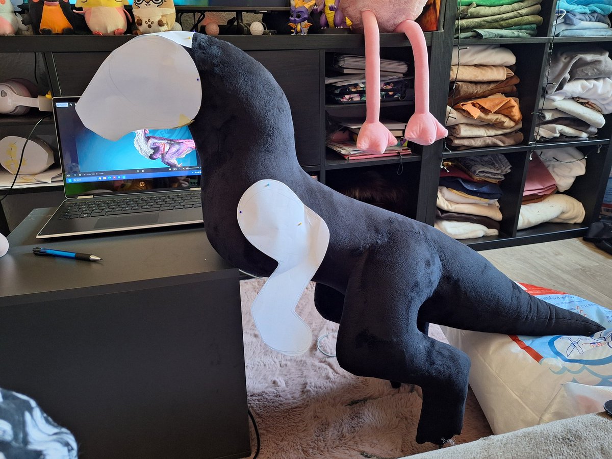 pluesch_puschel's tweet image. Fellow Monster Hunter community, guess what I'm working on 👀🐓
