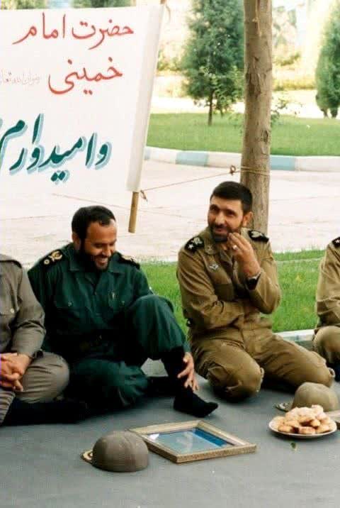 shahidmediaa's tweet image. ببین لبخند یار و شادمان شو
رها کن خاک را، در آسمان شو
تصویر شهیدان امیرسپهبد علی صیاد شیرازی و سردار غلامعلی رشید