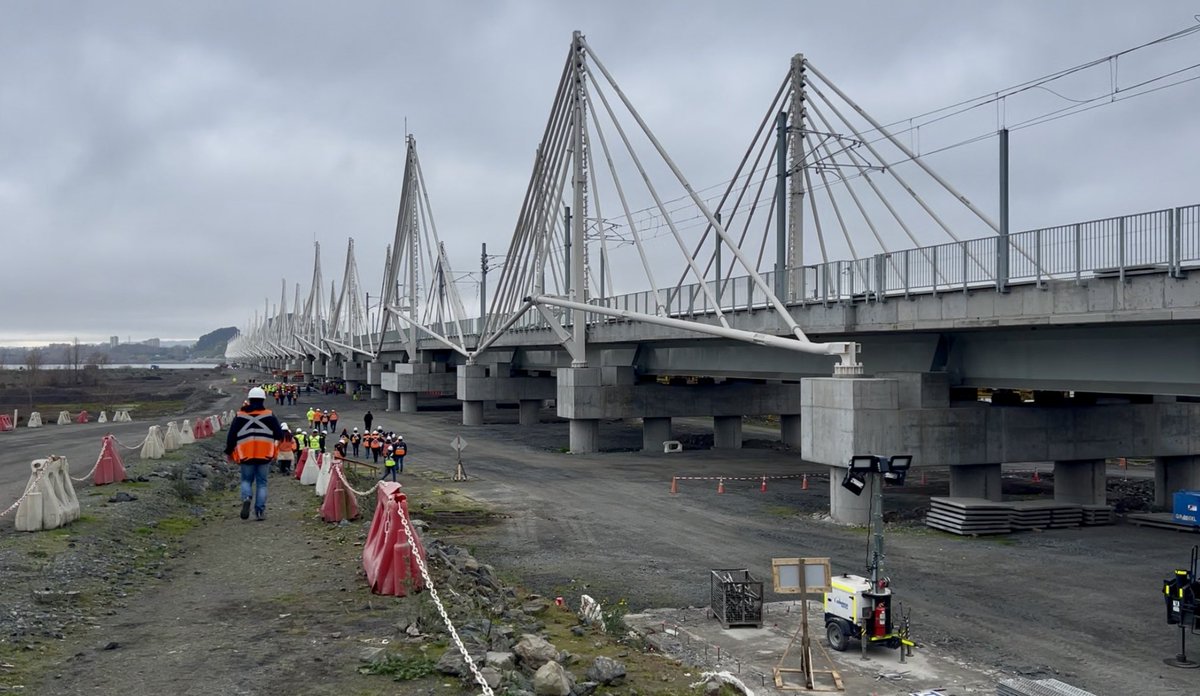 MTTChile's tweet image. Inauguramos la etapa inicial del Nuevo Puente Ferroviario 🌉
El ministro Juan Carlos Muñoz, junto con @EFETrenesChile y autoridades locales, dieron el puntapié inicial para la puesta en marcha parcial de la nueva infraestructura que cruza el Río Biobío.