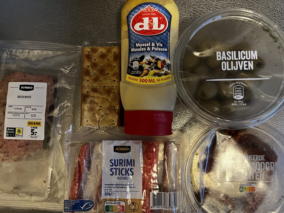 BobHGL's tweet image. "niet denken aan waar je lekkere broodjes, goede lunches of heerlijke chocolade kunt halen"
Door Ebru even snacken.
telegraaf.nl/vrouw/ebru-55-…