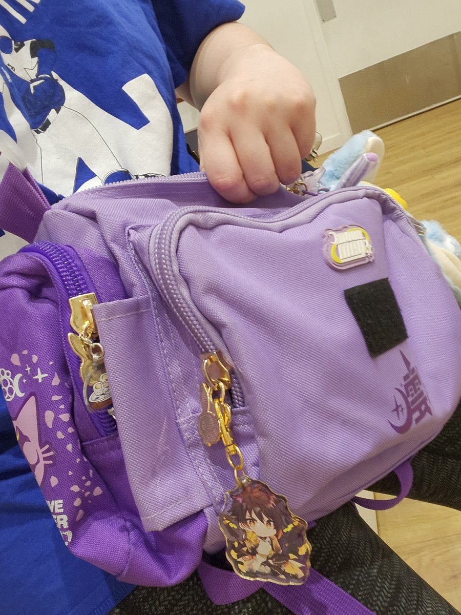 Tama_LADs's tweet image. Going clothes shopping and people keep thinking i work at the store DX
I'M JUST WEARING MY OKAYU SHOULDER BAG