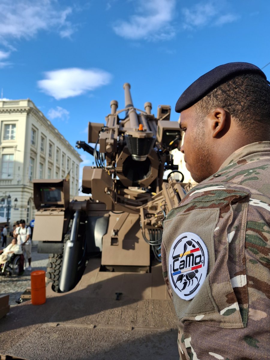 CEMAT_FR's tweet image. Honoré d’être convié par mon homologue le général Jean-Pol Baugnée au défilé militaire organisé pour la fête nationale belge 🇧🇪
Fier d’y voir défiler les premiers Griffon belges : le programme CaMo se concrétise. Il améliore l’efficacité opérationnelle de nos deux armées.