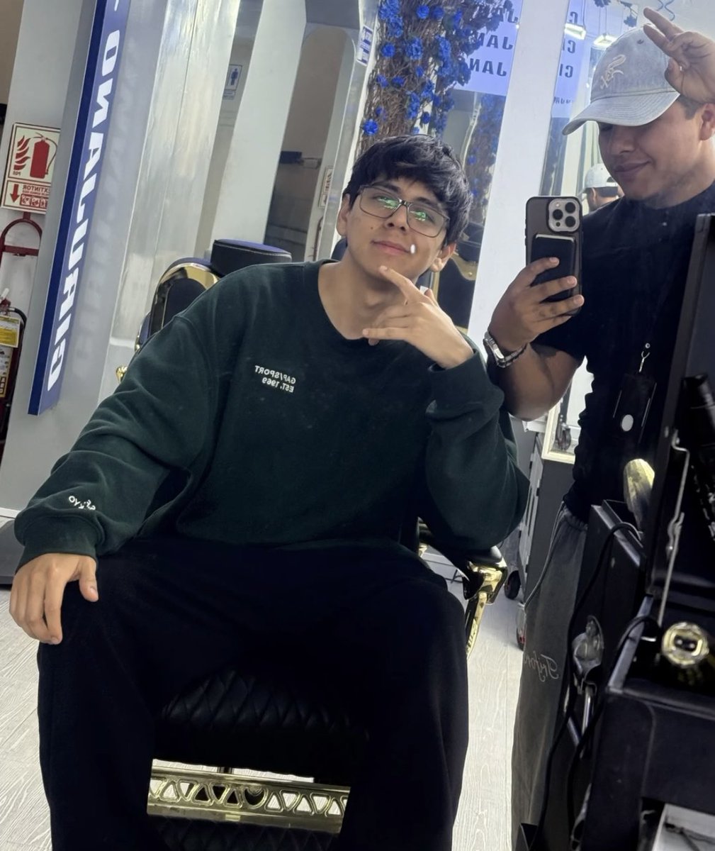 xmiire's tweet image. Daarick se cortó el cabello 💇🏻‍♂️