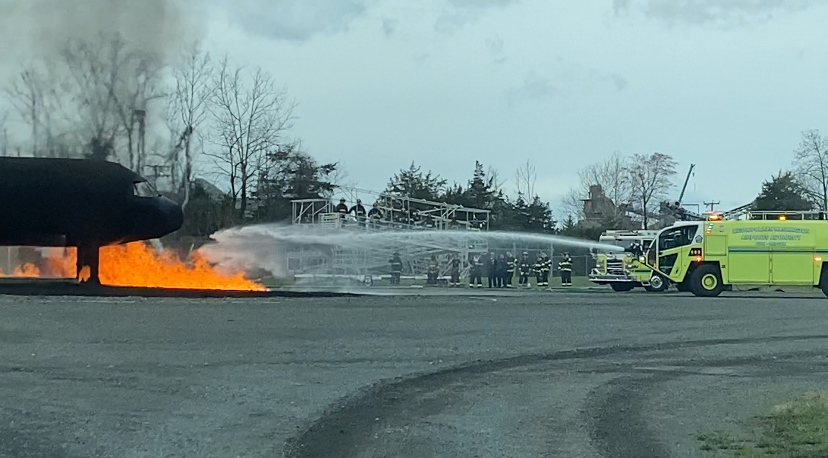 MWAAFireRescue's tweet image. Live near Dulles? Don’t be alarmed by black smoke — it’s likely from our Live Fire Training Facility, where we simulate aircraft emergency response for firefighter training. #ARFF #airportfirefighter @Dulles_Airport