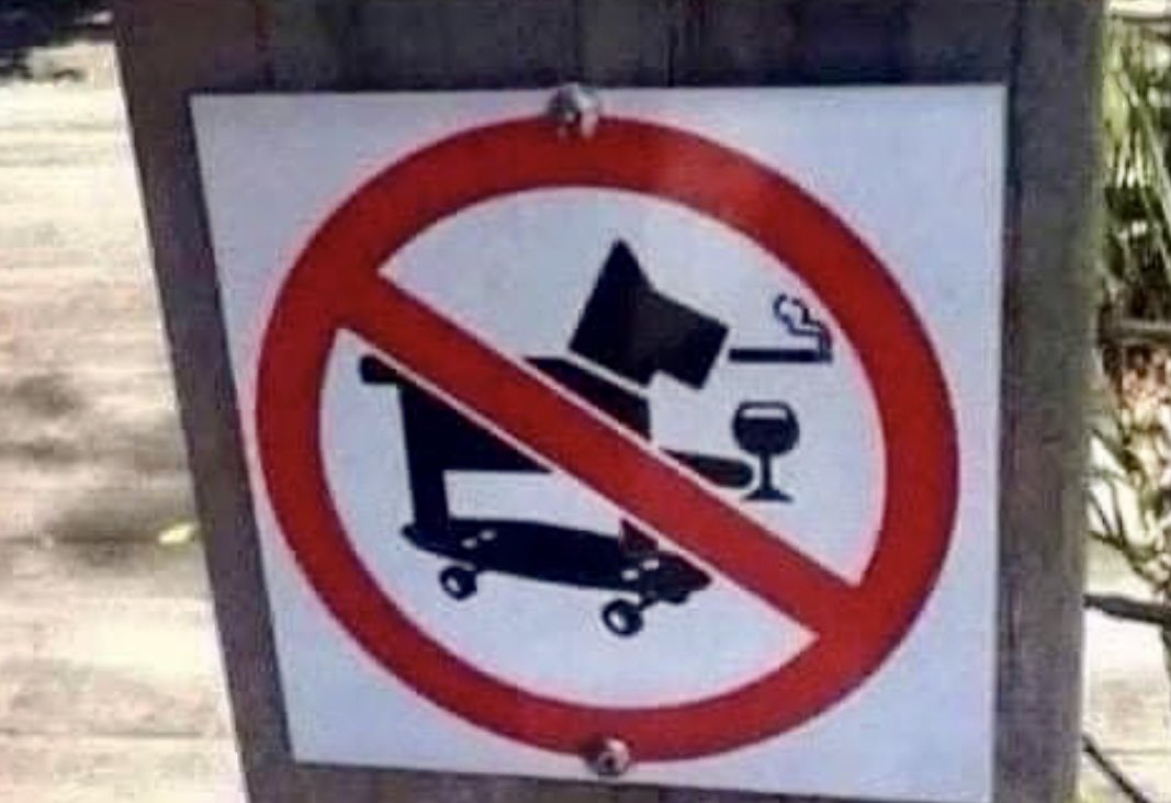 ShannonMFHill's tweet image. IDK who this dog is or why he is banned from this park, but he sure seems like a lot of fun!