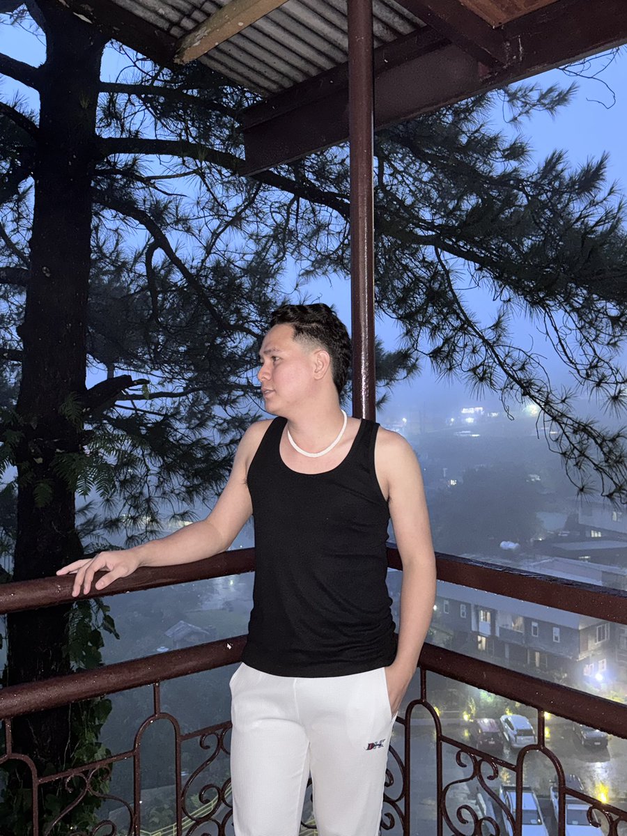 Noahliciousss's tweet photo. Malamig ba sa baguio? parang di naman! https://t.co/zD02qLfYQ7