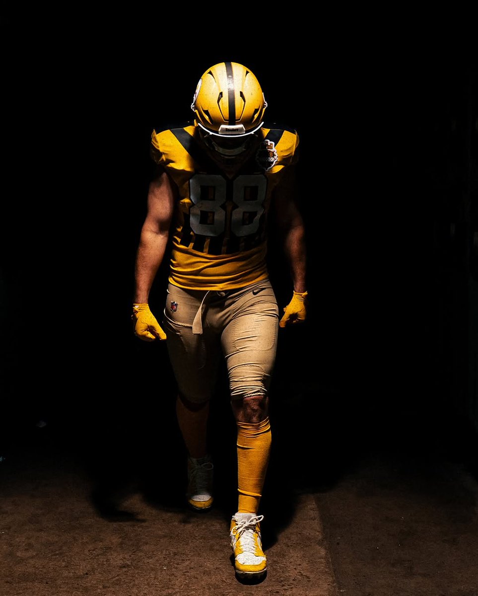 NFLonPrime's tweet image. The Steelers are embracing 1933 with their "Forged in Pittsburgh" throwbacks 馃憖
(via @steelers)