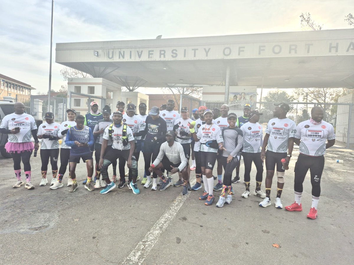 SportArtsCultur's tweet image. Let’s go down #MemoryLaneMonday for the 5th #IconsMarathon where 13 Social runners representing various provinces lined up at University of Fort Hare in Alice where a journey of 400km to Mthatha started 

This in an effort to raise funds for school kids in destitute communities…