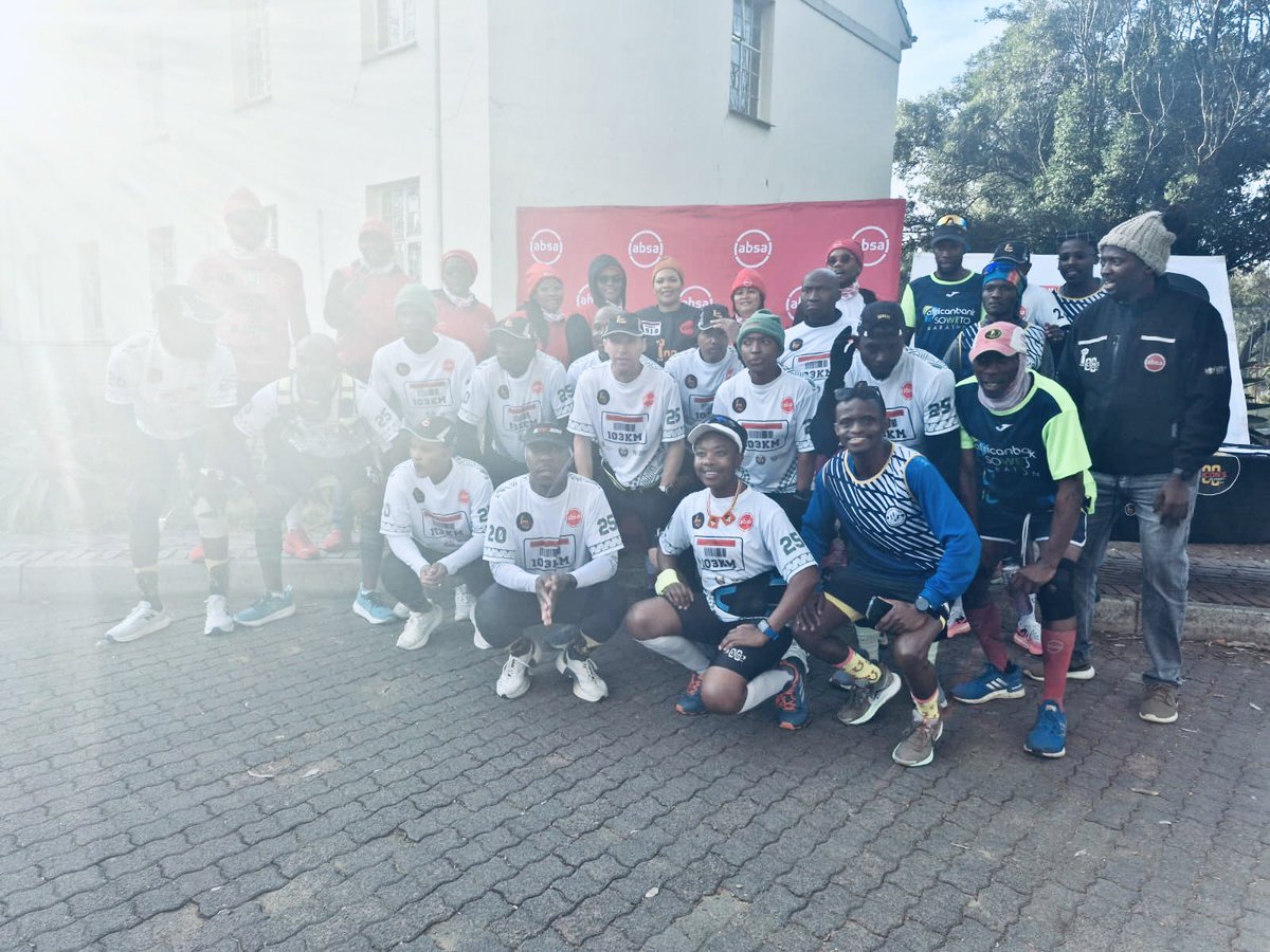 SportArtsCultur's tweet image. Let’s go down #MemoryLaneMonday for the 5th #IconsMarathon where 13 Social runners representing various provinces lined up at University of Fort Hare in Alice where a journey of 400km to Mthatha started 

This in an effort to raise funds for school kids in destitute communities…