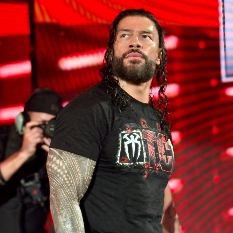 WrestleSeek's tweet image. 🚨: Nearly 14,000 fans are expected for #WWERaw tonight.